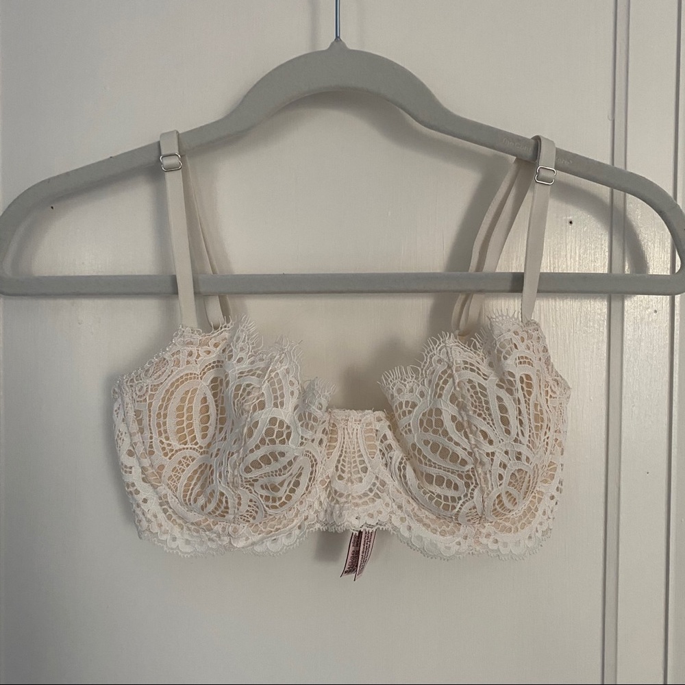 Victoria’s Secret Dream Angels Unlined Lace Bra
